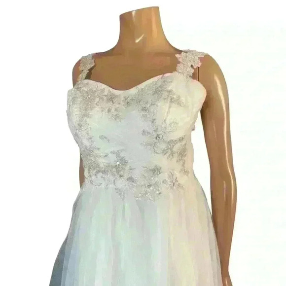 DAVID'S BRIDAL COLLECTION
Tank‎ Tulle A-line Wedding Dress w/ Lace - Picture 5 of 14